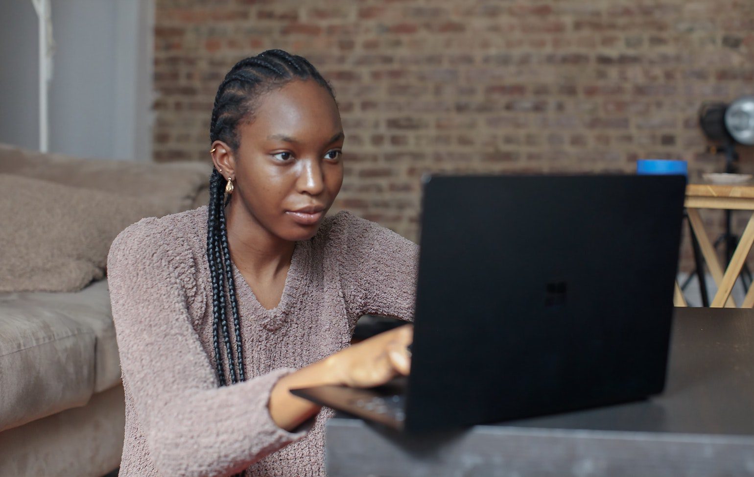 woman on laptop to become software engineer